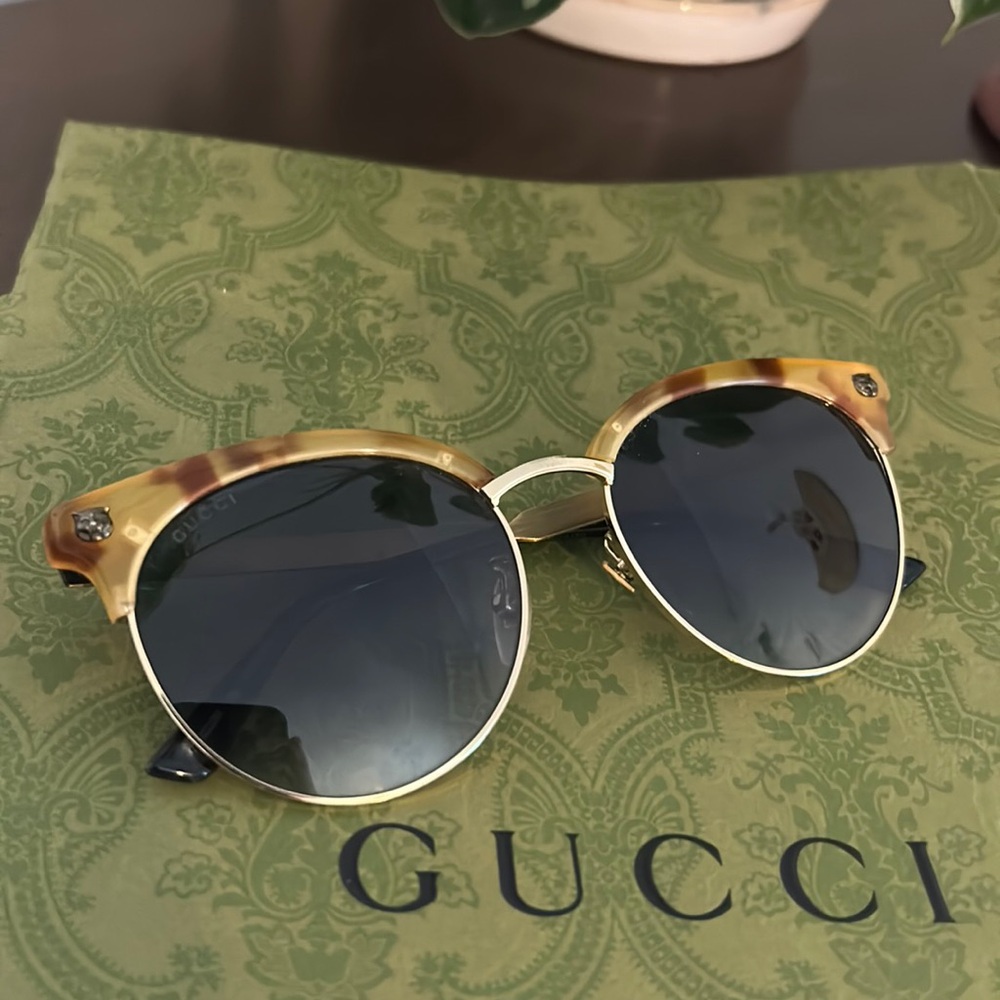 Gucci Subglasses Cateye Tortoise Shell
